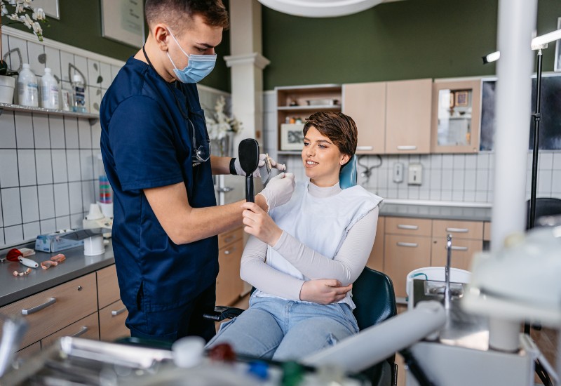 Dentist suggesting between composite and porcelain veneers in St. Charles & Glen Ellyn, IL